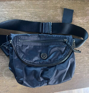 Lululemon Festival Crossbody Bag, Fold Over Shoulder Sling Handbag Black 8x10